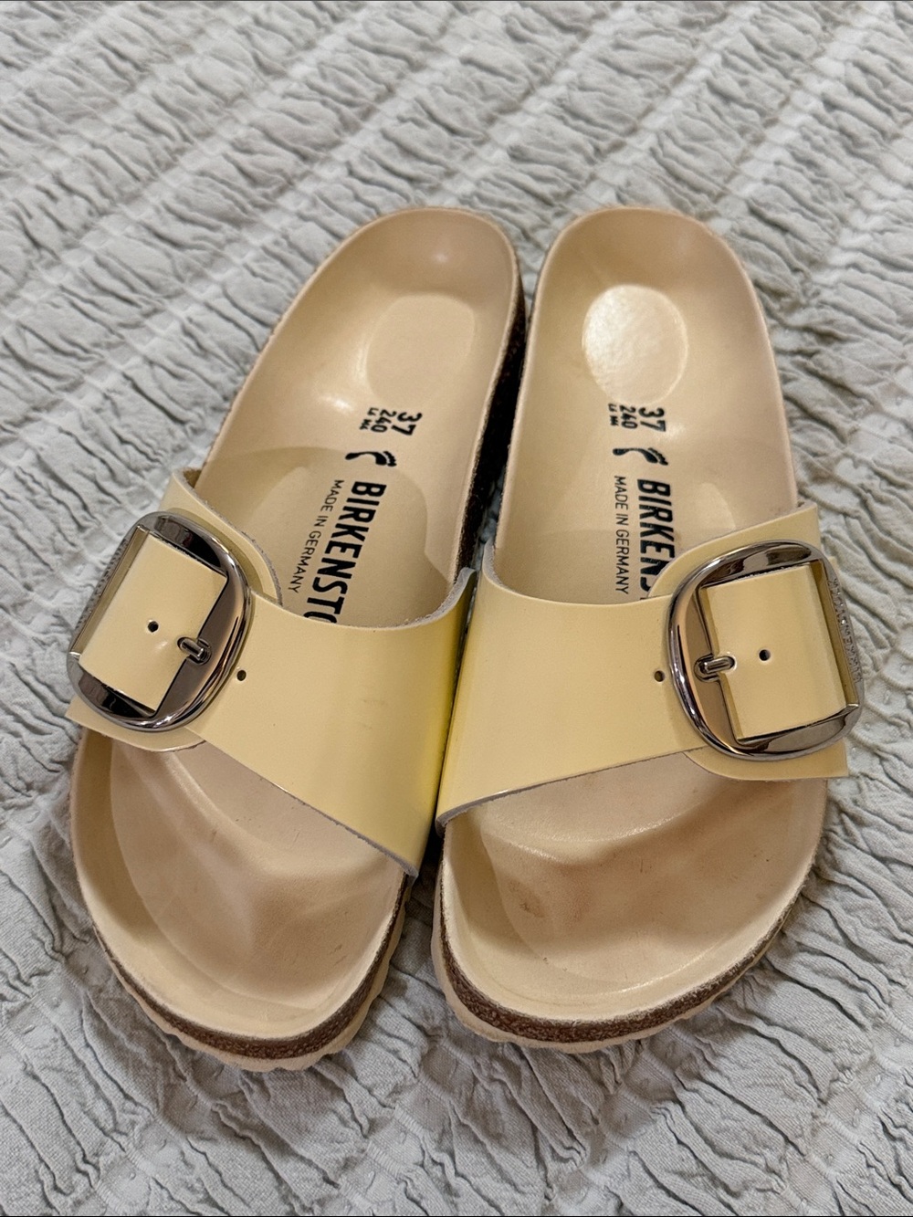 Birkenstock Single Buckle Slide Sandals in Pale Yellow-EUC